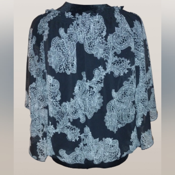 Black and white floral blouse - Picture 3 of 6
